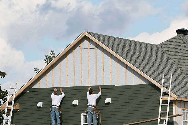 Professional Siding Contractor technician working in Bremen, IN